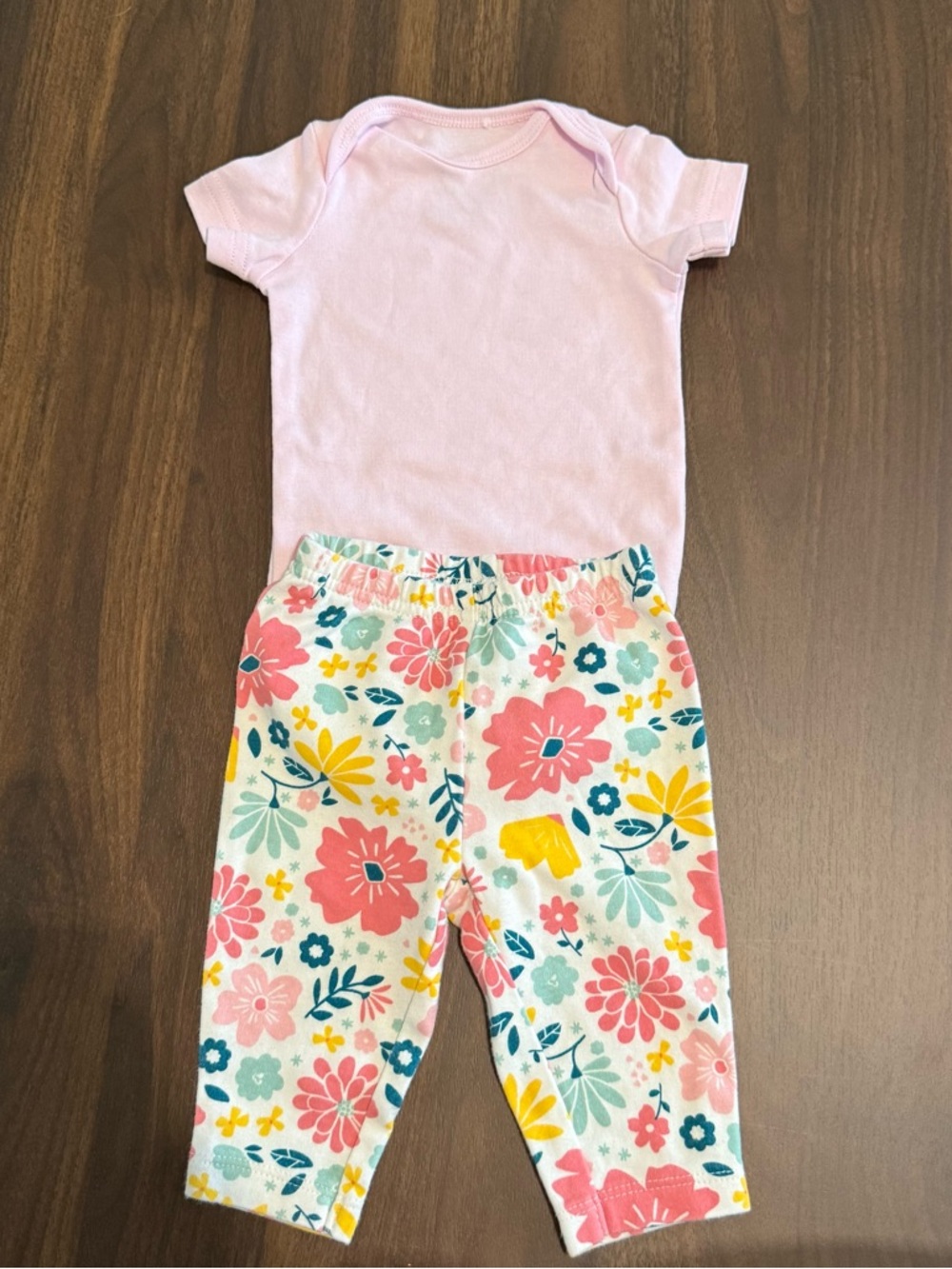 Baby girl onesie and leggings set